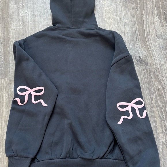 NWT Edikted Grey with Pink Bow Accents Sweatshirt Size S - Picture 3 of 3